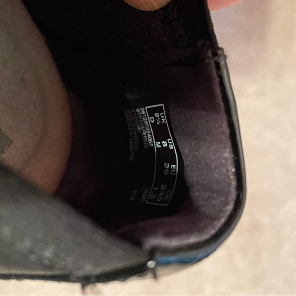 womens clarks black flats -8. see photos for condition - Picture 2 of 3